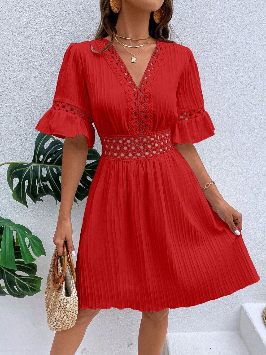 Vestido mini con escote en V y mangas con volantes