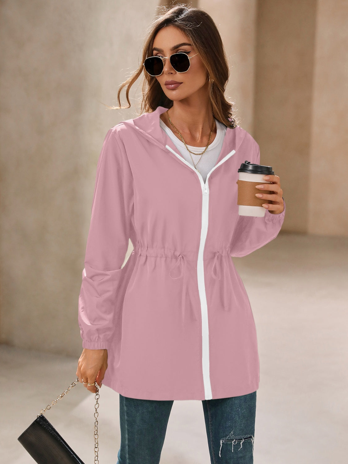 Cortavientos con capucha y manga larga impermeable para exteriores de Ivy Lane
