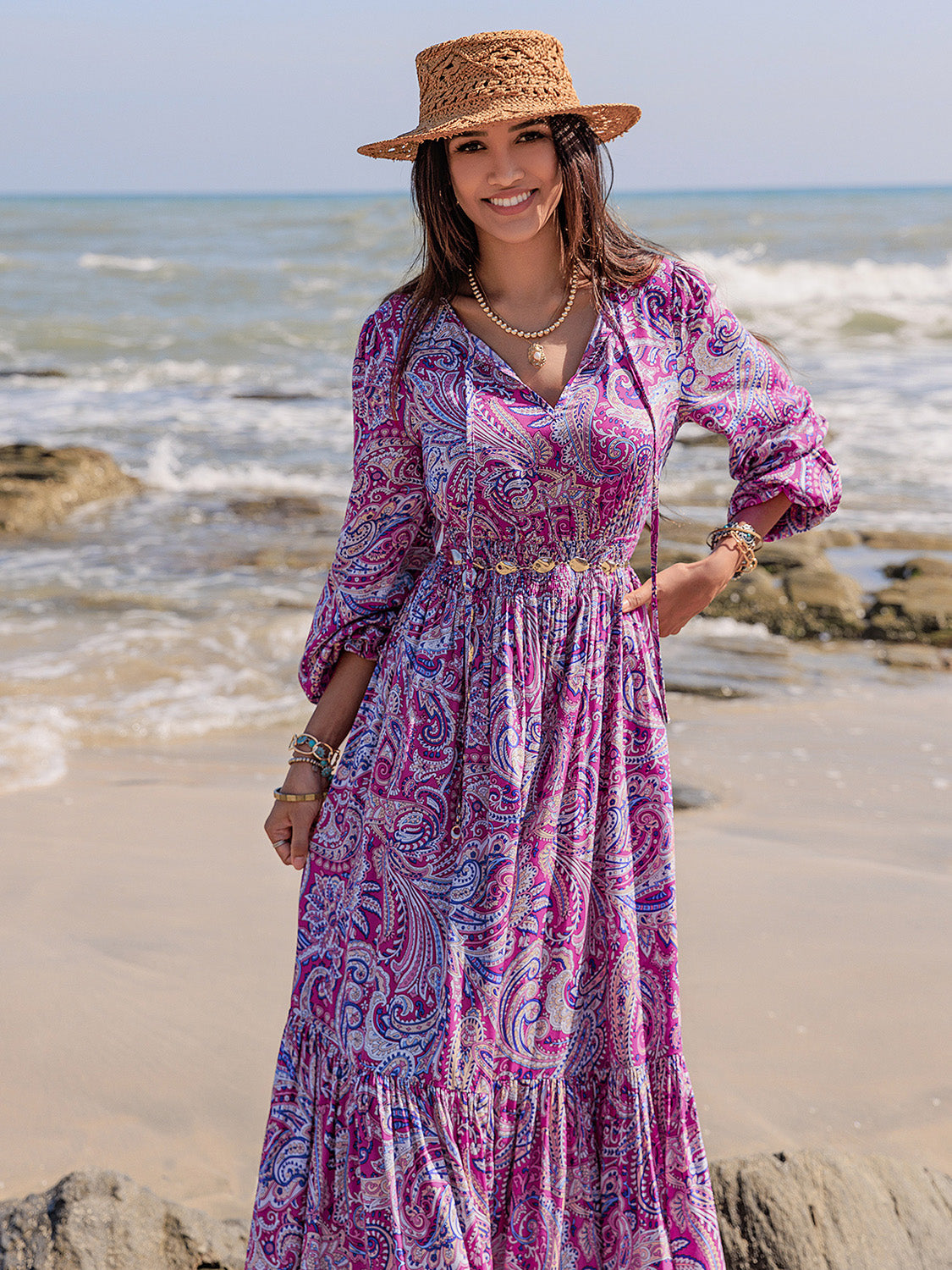 Vestido largo con mangas abullonadas y cuello anudado estampado
