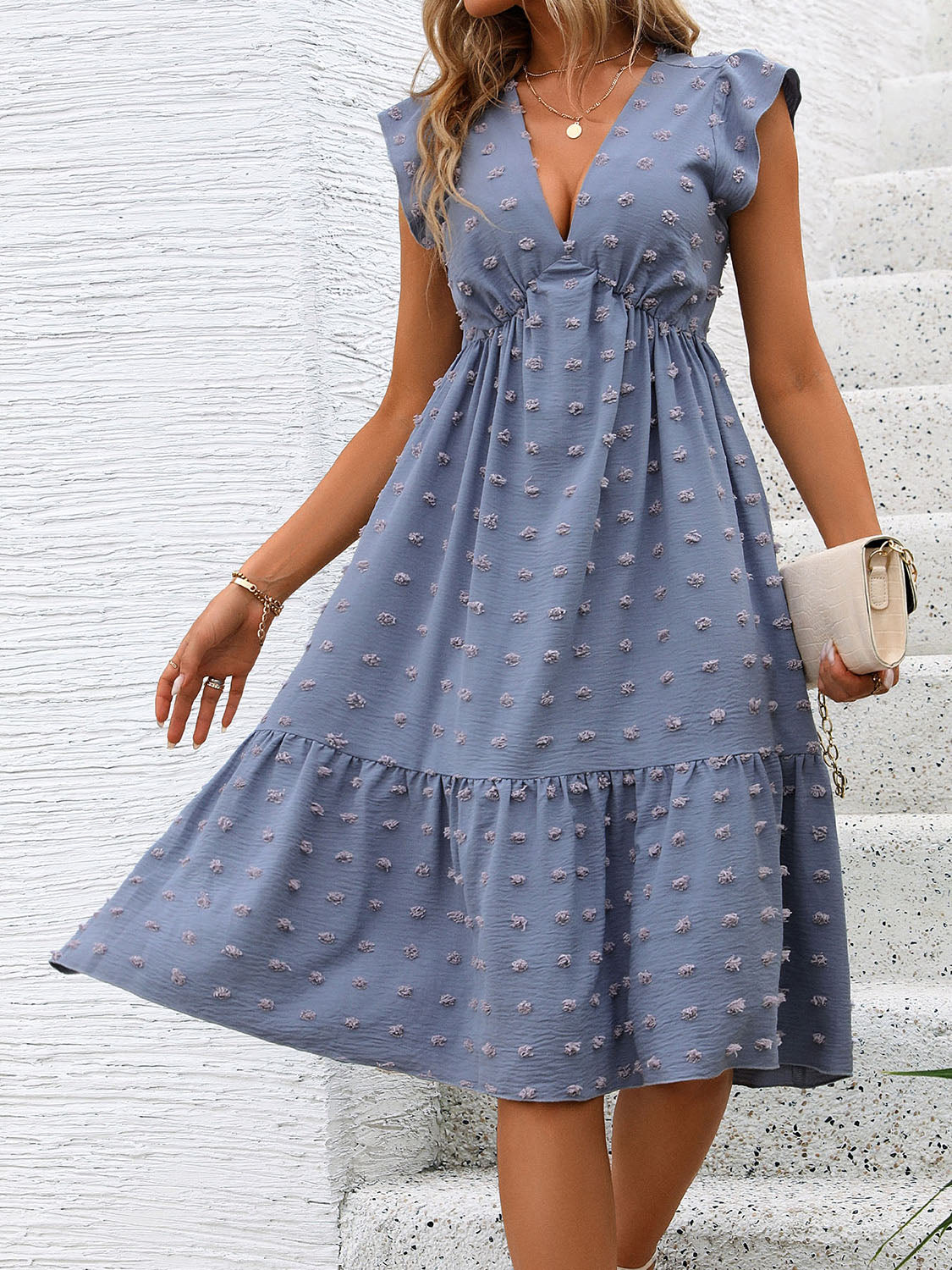 Vestido con escote en V y mangas cortas de lunares suizos Perfee