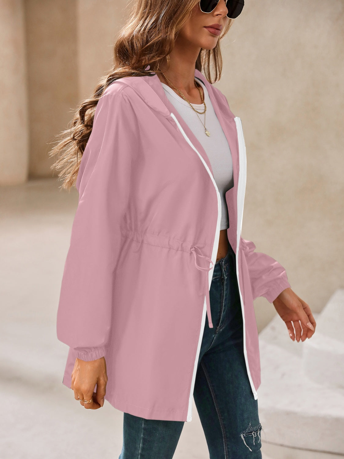Cortavientos con capucha y manga larga impermeable para exteriores de Ivy Lane