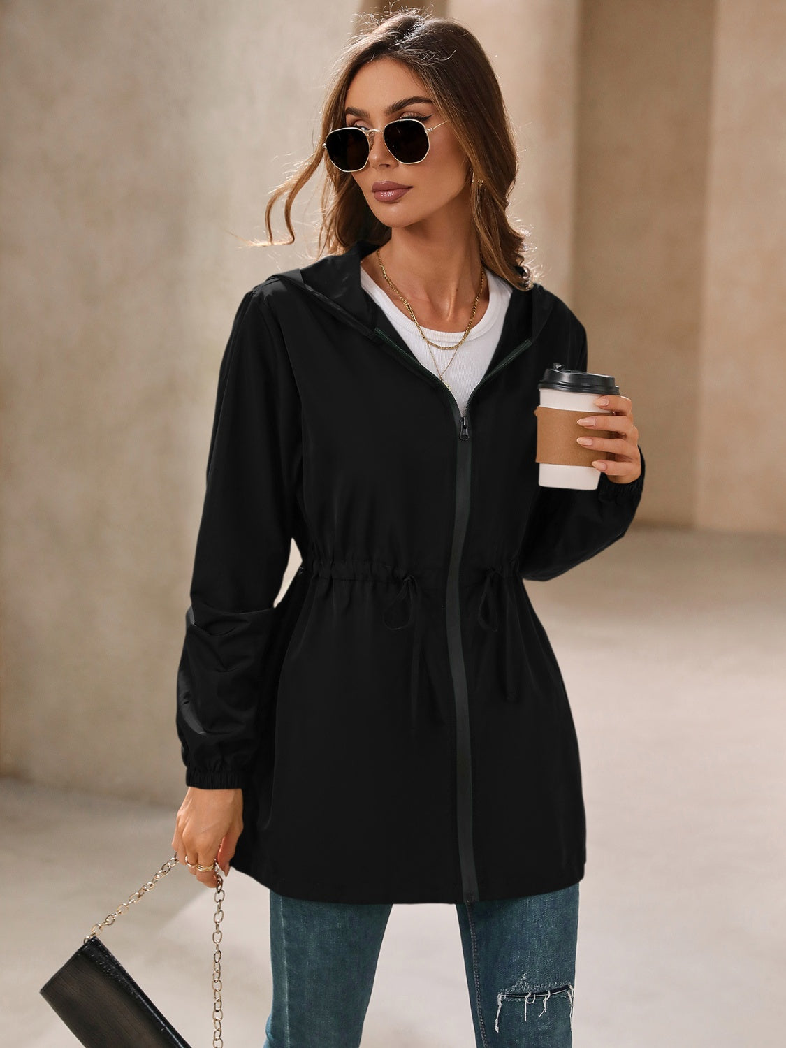 Cortavientos con capucha y manga larga impermeable para exteriores de Ivy Lane
