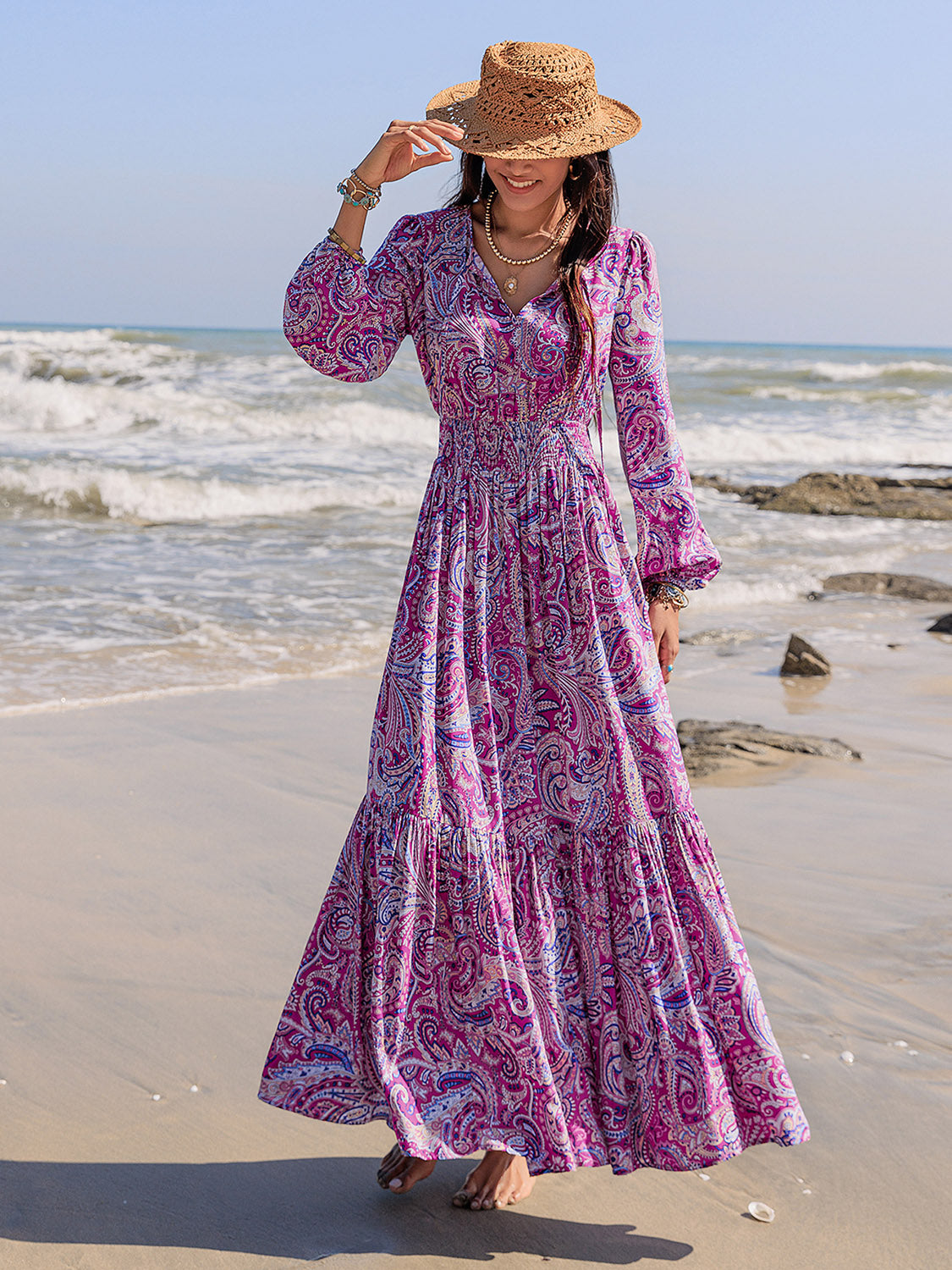 Vestido largo con mangas abullonadas y cuello anudado estampado