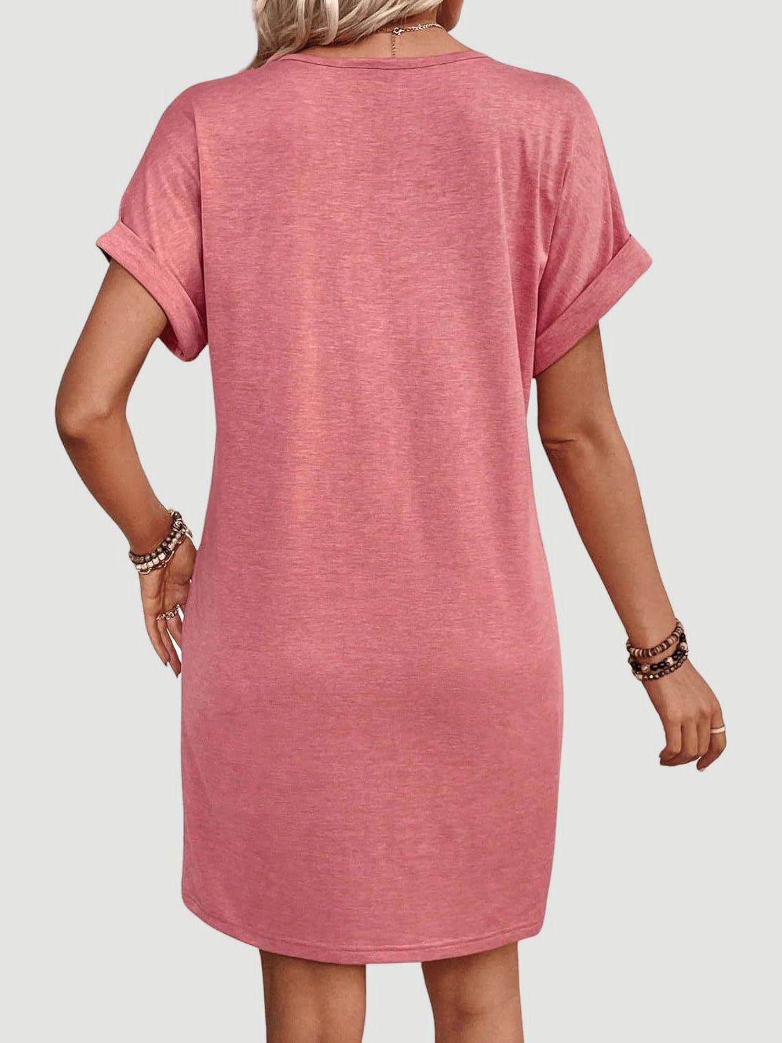 Vestido de manga corta con escote en V y botones de un cuarto