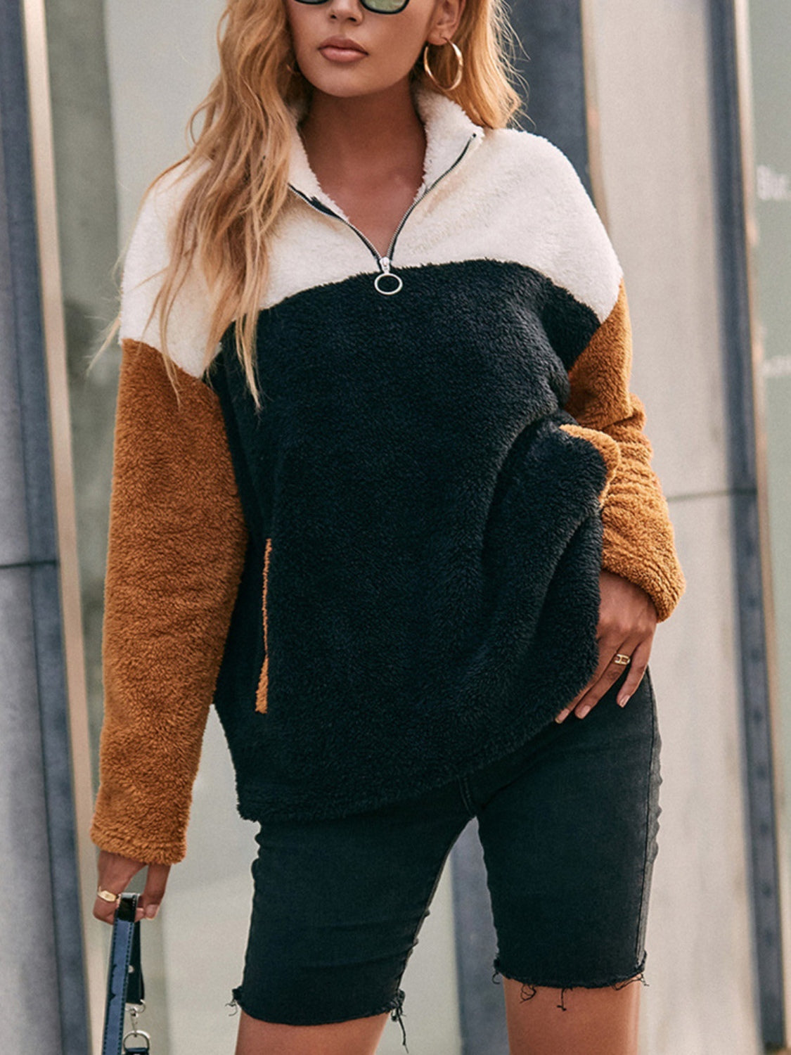 Sudadera con hombros caídos y cremallera de un cuarto con bloques de color de Ivy Lane
