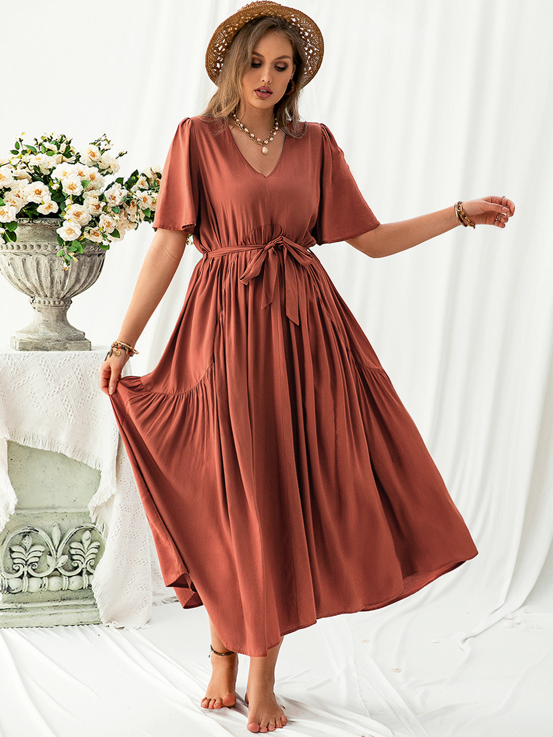 Vestido midi de talla grande con escote en V y mangas abullonadas
