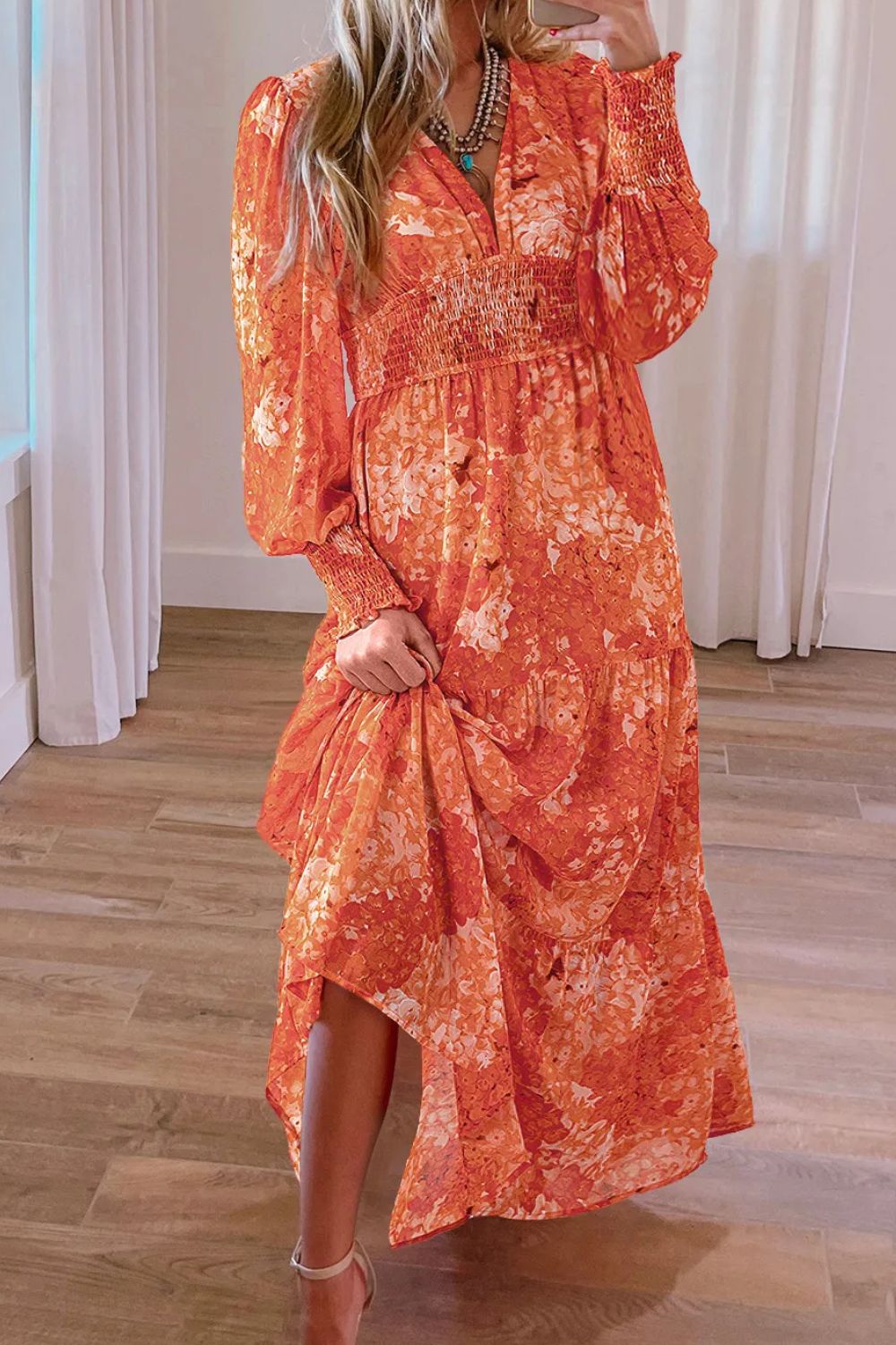 Vestido de manga larga con escote en V y estampado fruncido