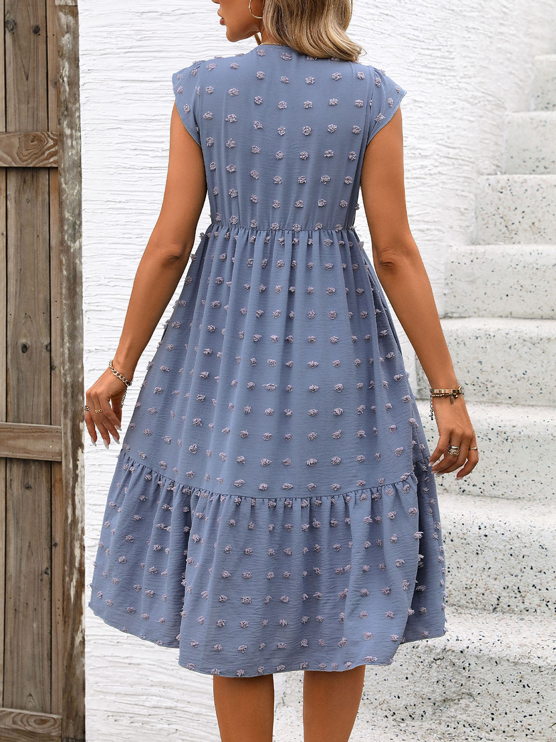 Vestido con escote en V y mangas cortas de lunares suizos Perfee