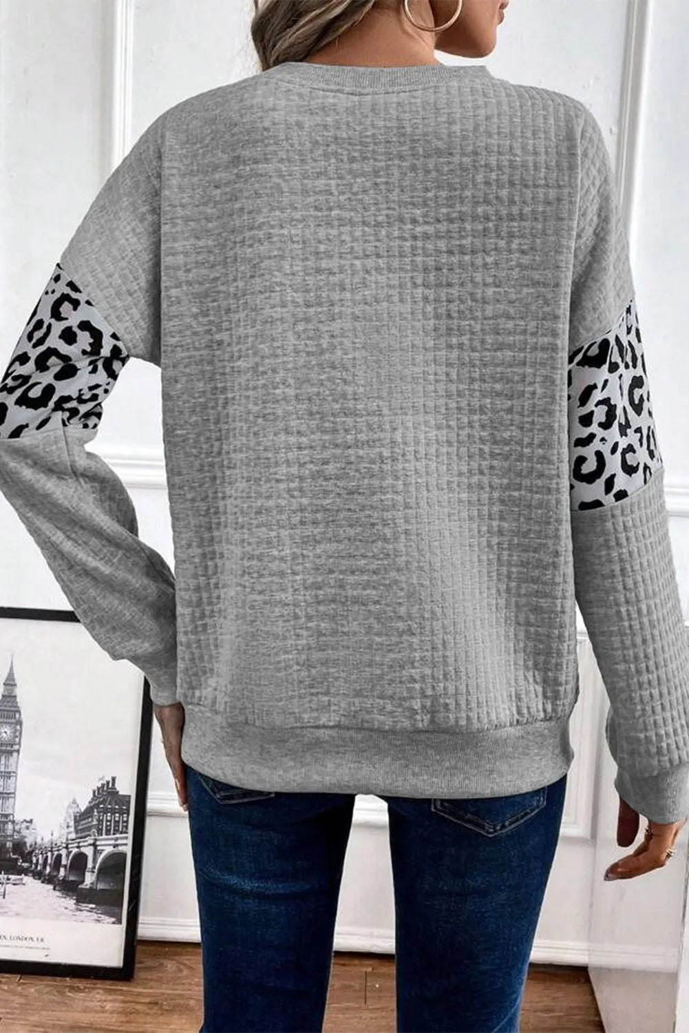 Sudadera de manga larga y cuello redondo con estampado de leopardo