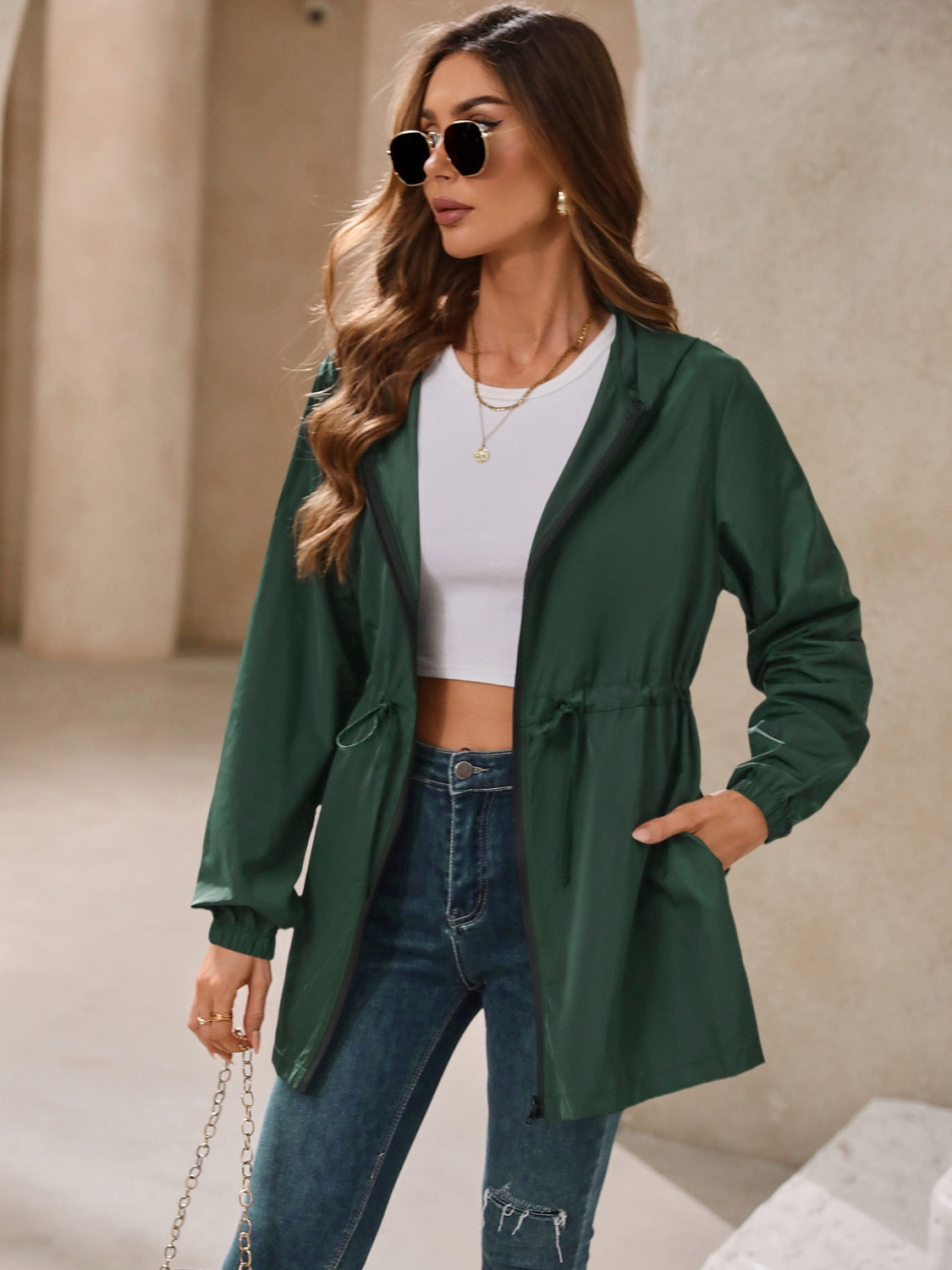 Cortavientos con capucha y manga larga impermeable para exteriores de Ivy Lane