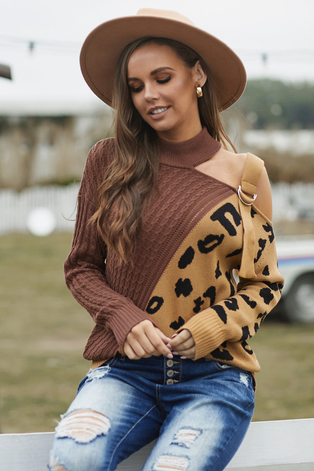 Suéter de cuello alto con estampado de leopardo