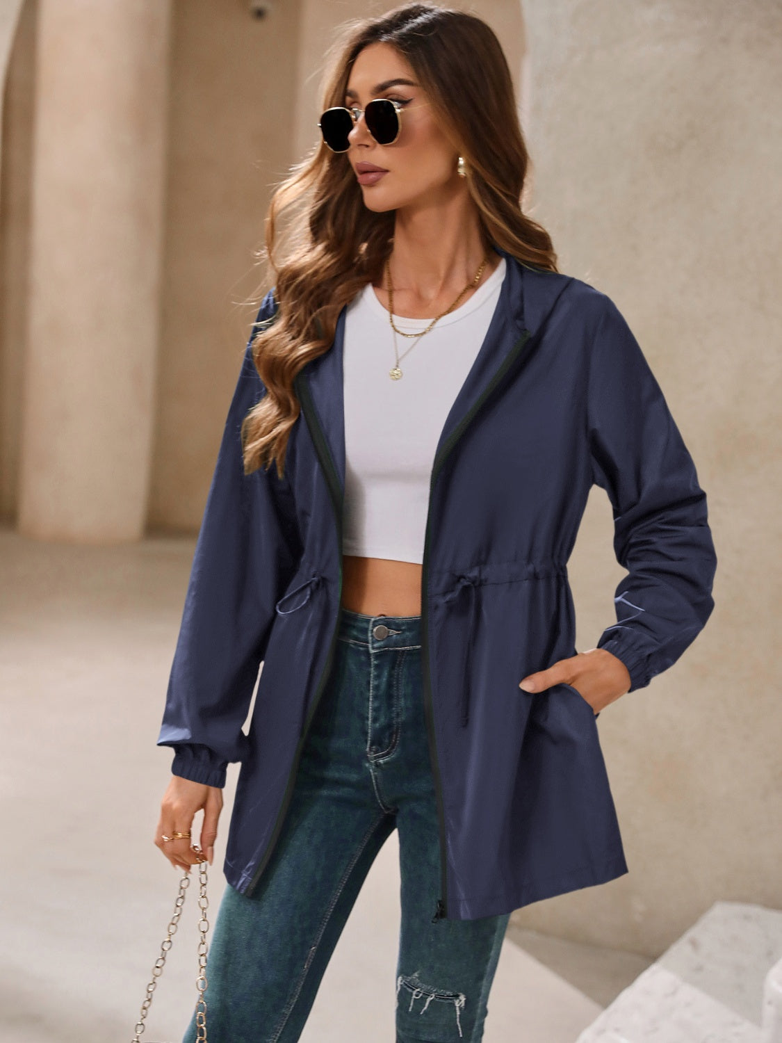 Cortavientos con capucha y manga larga impermeable para exteriores de Ivy Lane