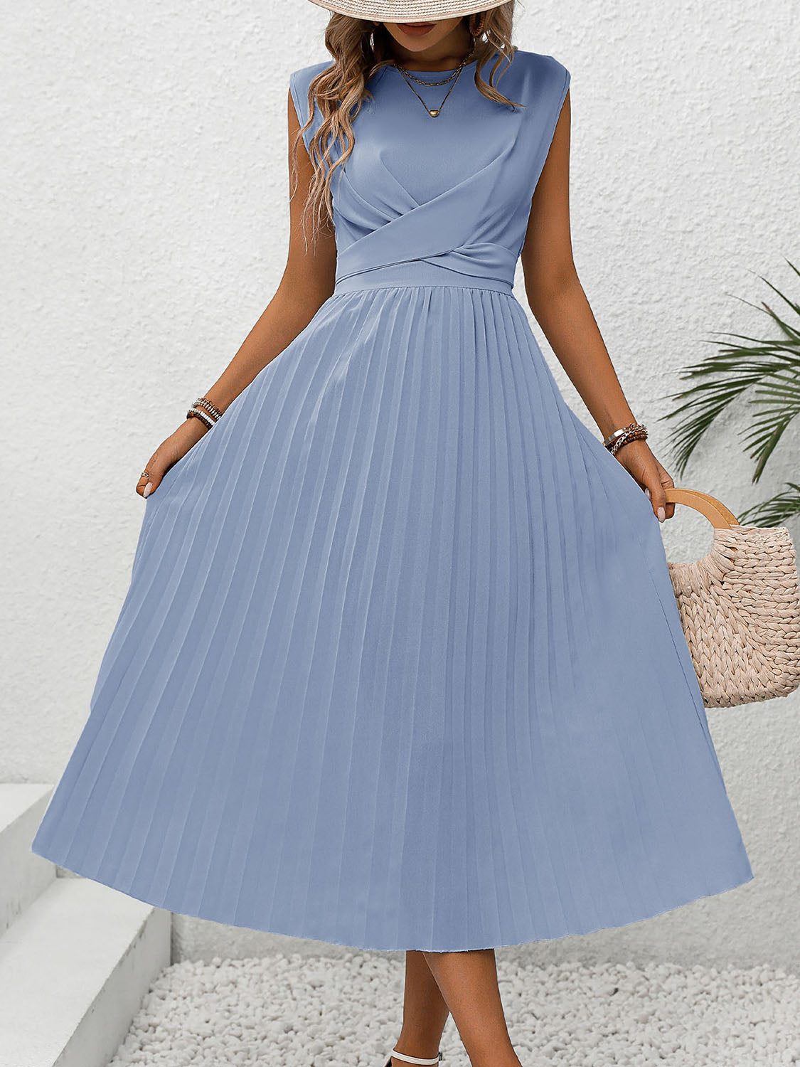Vestido plisado con cuello redondo y mangas cortas Perfee