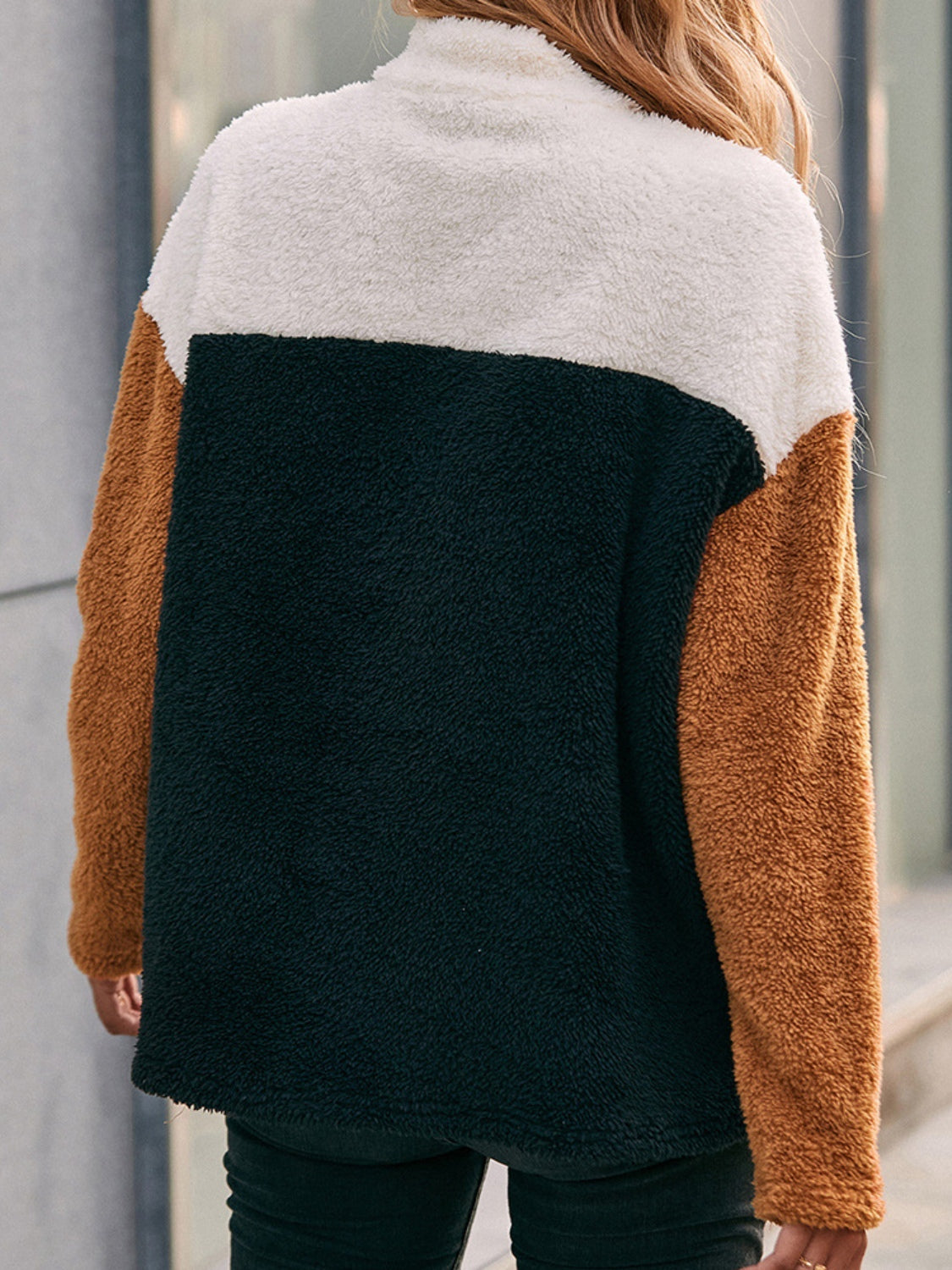 Sudadera con hombros caídos y cremallera de un cuarto con bloques de color de Ivy Lane