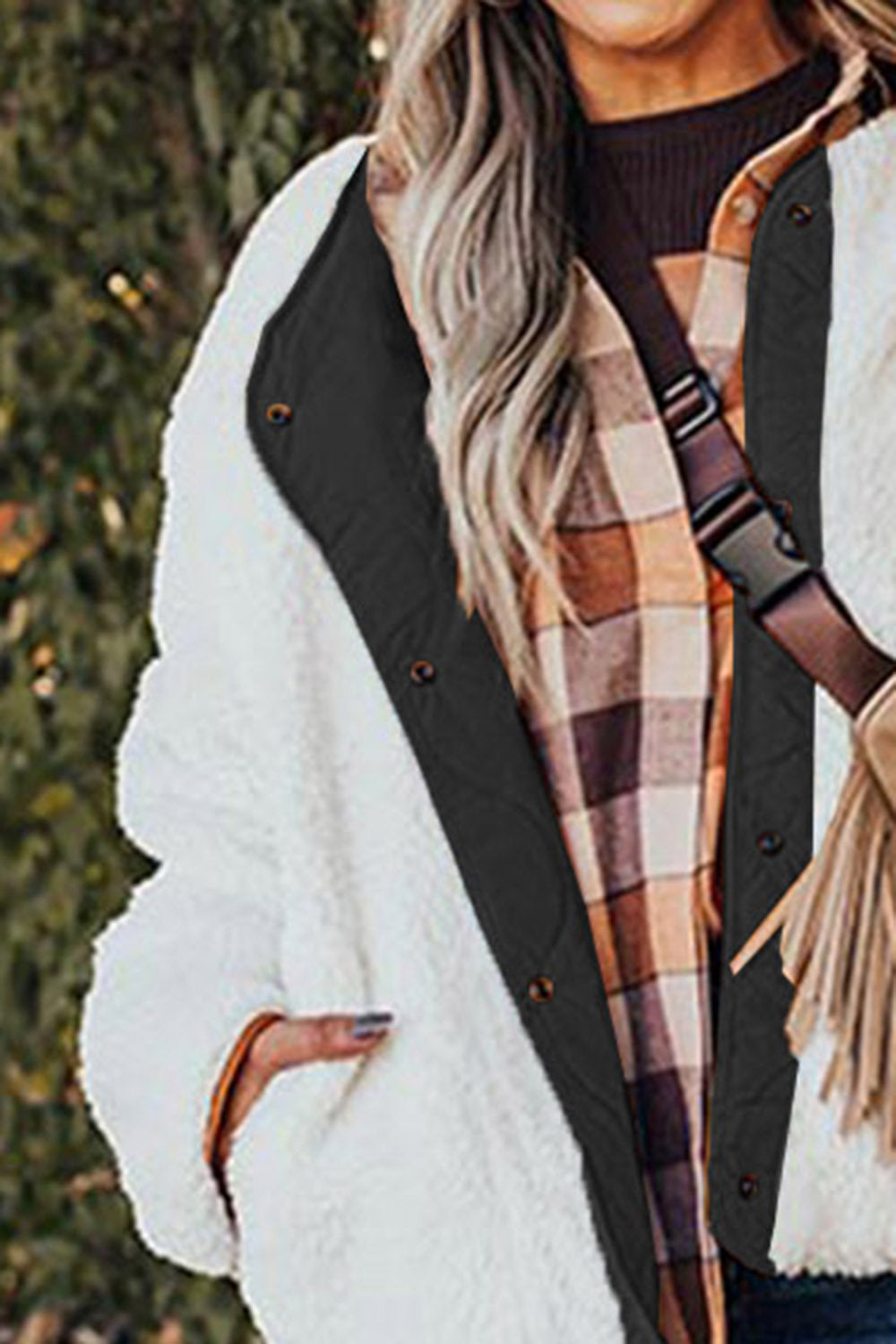 Abrigo de invierno con botones en la parte delantera y manga larga