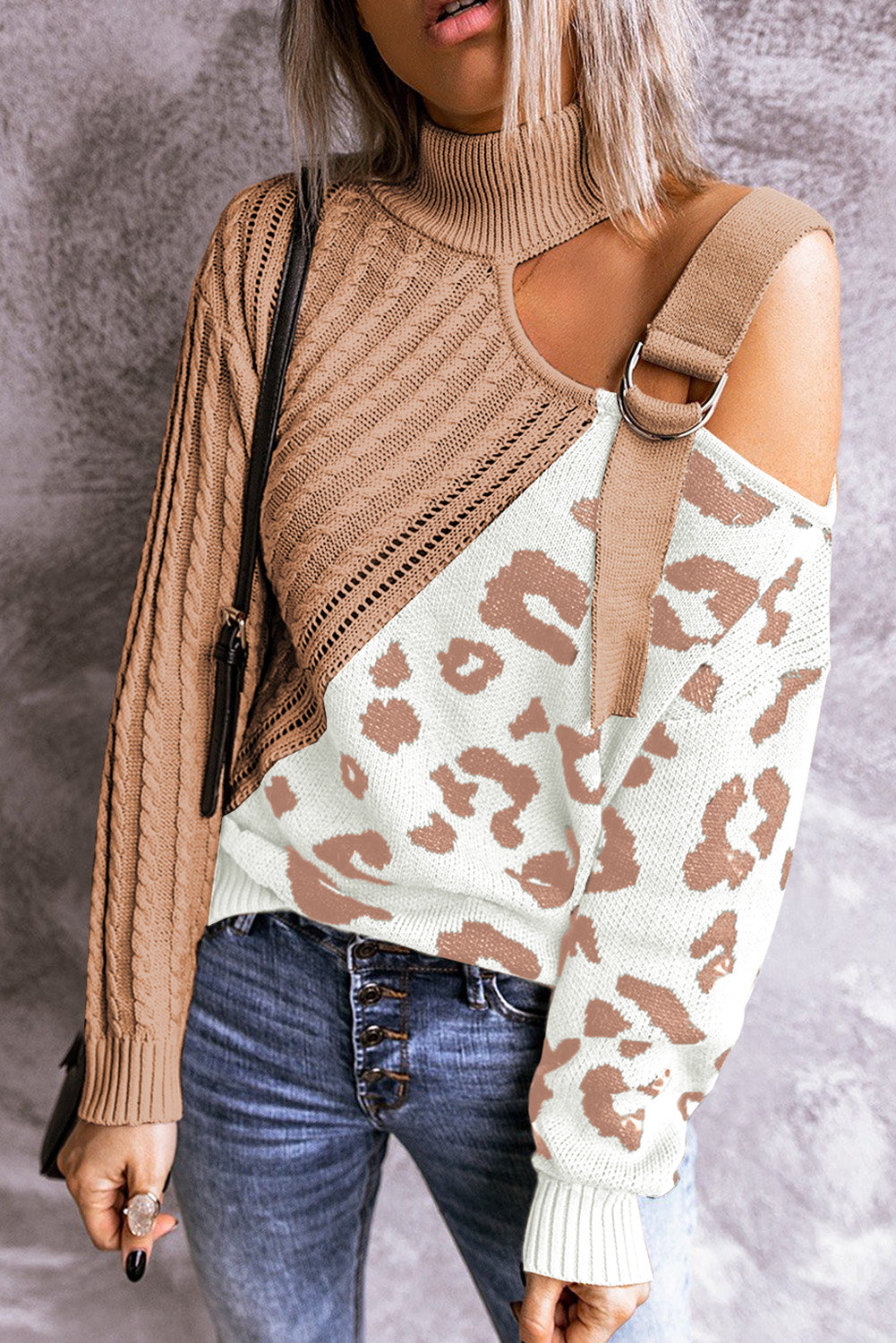 Suéter de cuello alto con estampado de leopardo