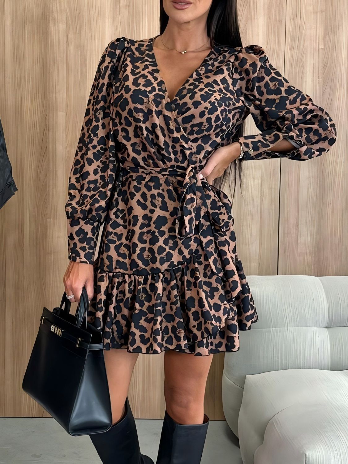 Vestido cruzado de manga larga con estampado de leopardo anudado