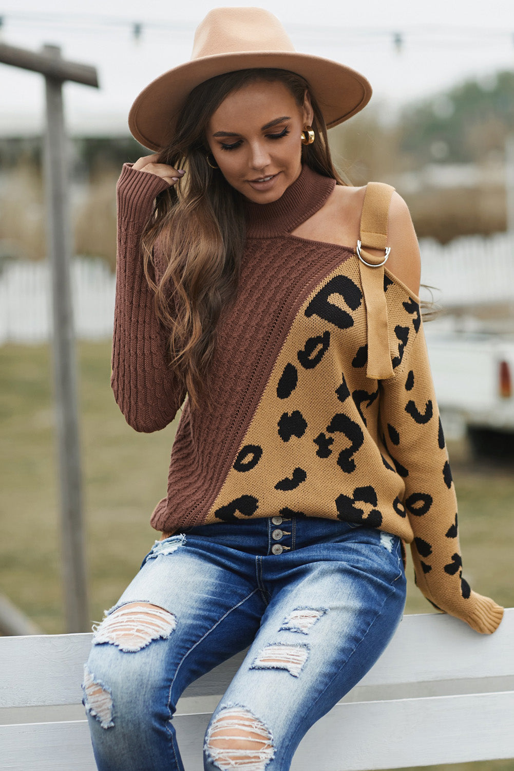 Suéter de cuello alto con estampado de leopardo