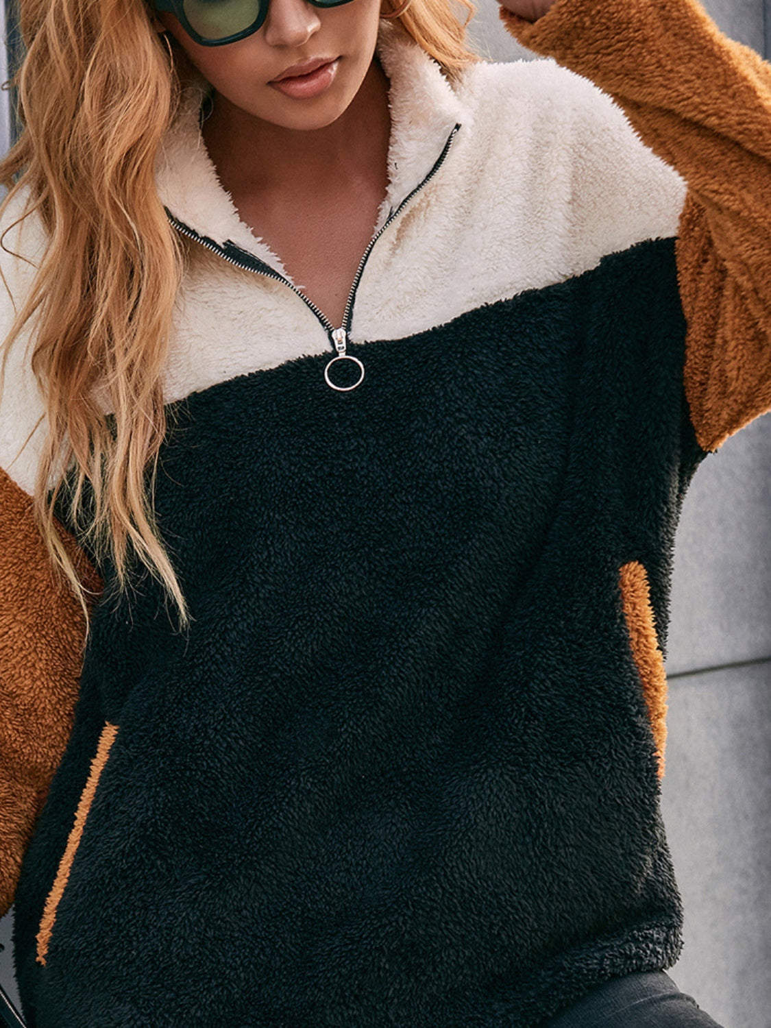 Sudadera con hombros caídos y cremallera de un cuarto con bloques de color de Ivy Lane