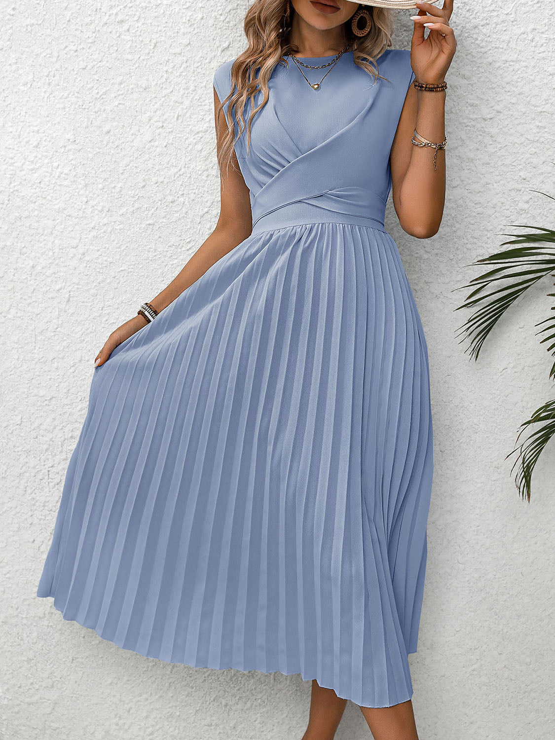 Vestido plisado con cuello redondo y mangas cortas Perfee