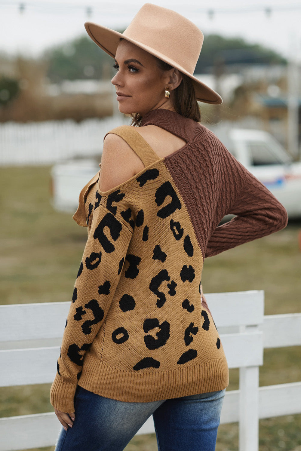 Suéter de cuello alto con estampado de leopardo