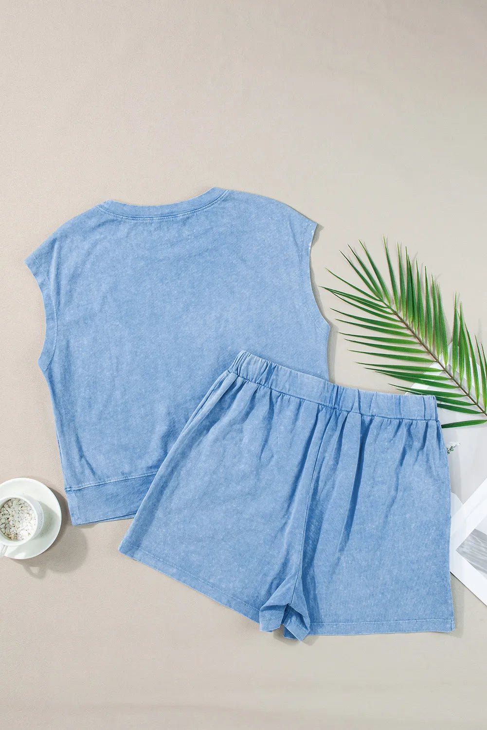 Conjunto de camiseta y pantalones cortos de manga corta con cuello redondo