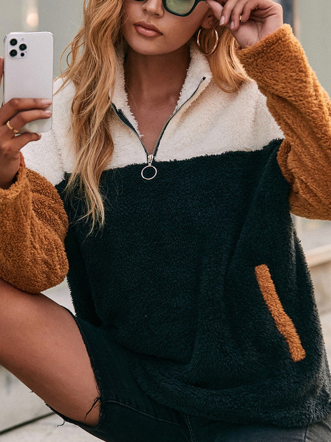 Sudadera con hombros caídos y cremallera de un cuarto con bloques de color de Ivy Lane