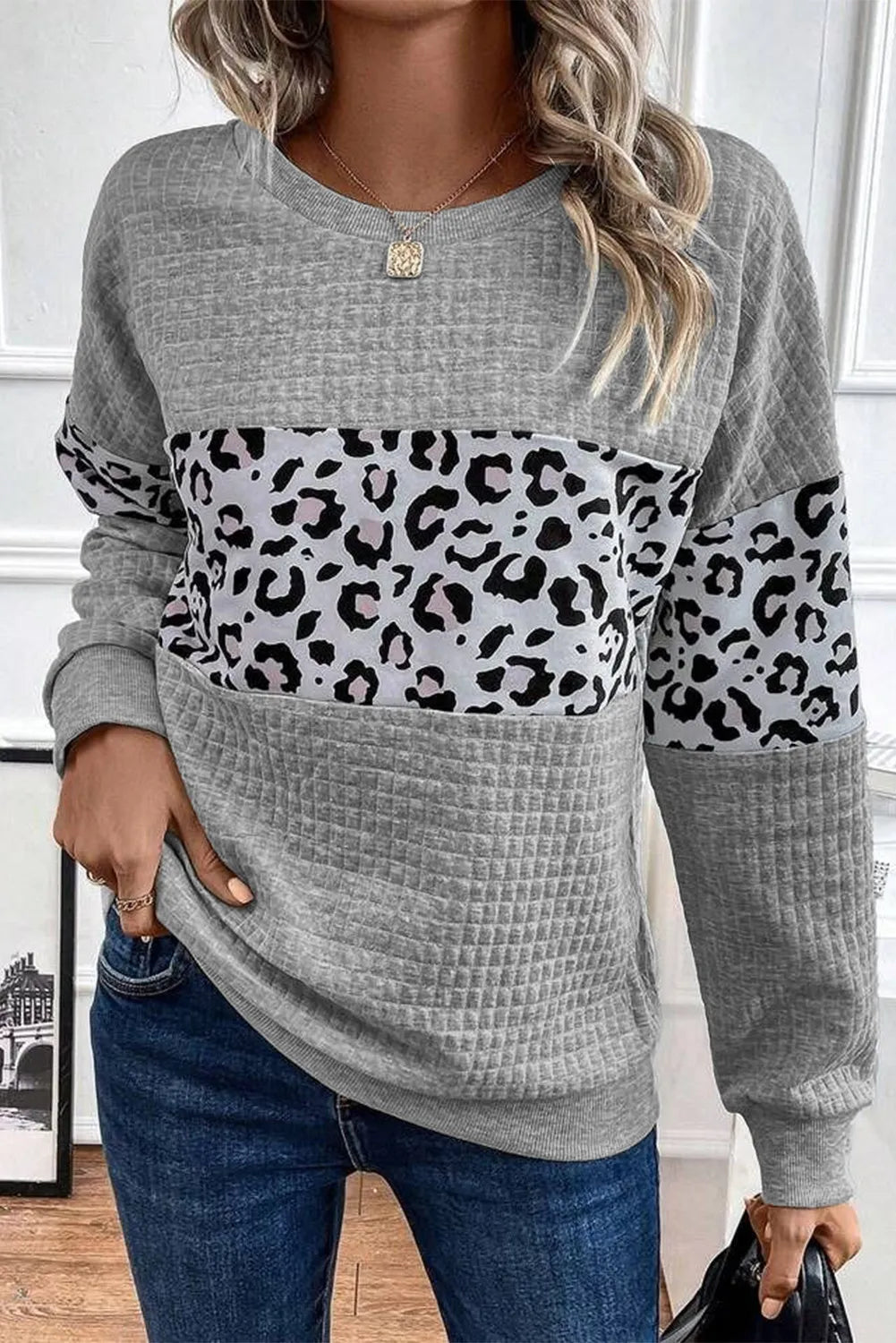 Sudadera de manga larga y cuello redondo con estampado de leopardo