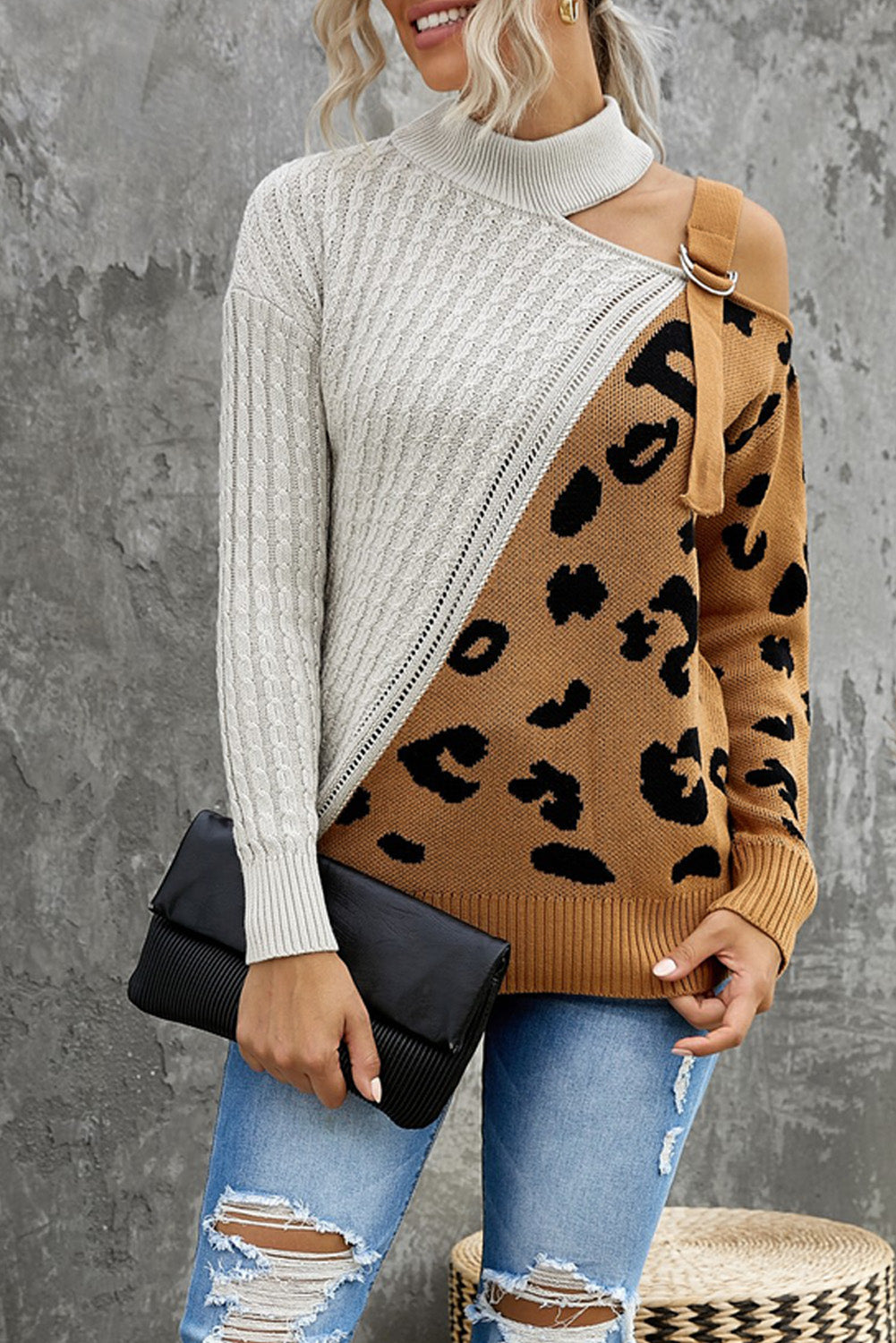 Suéter de cuello alto con estampado de leopardo