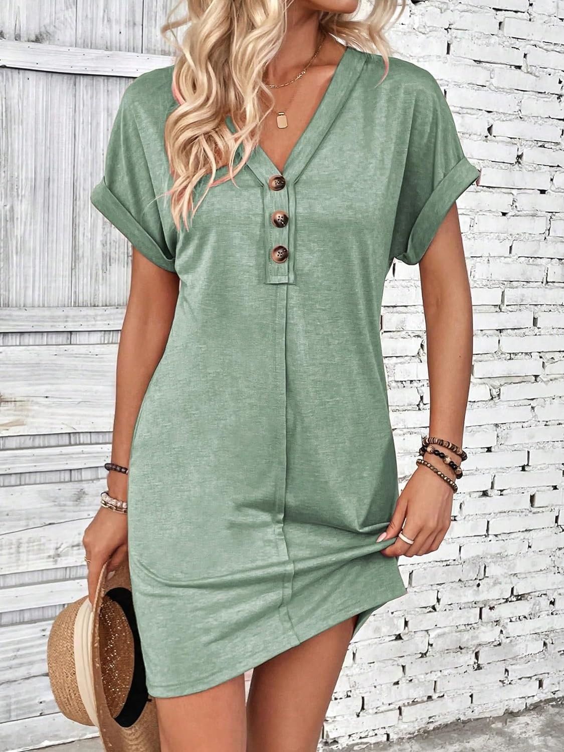 Vestido de manga corta con escote en V y botones de un cuarto