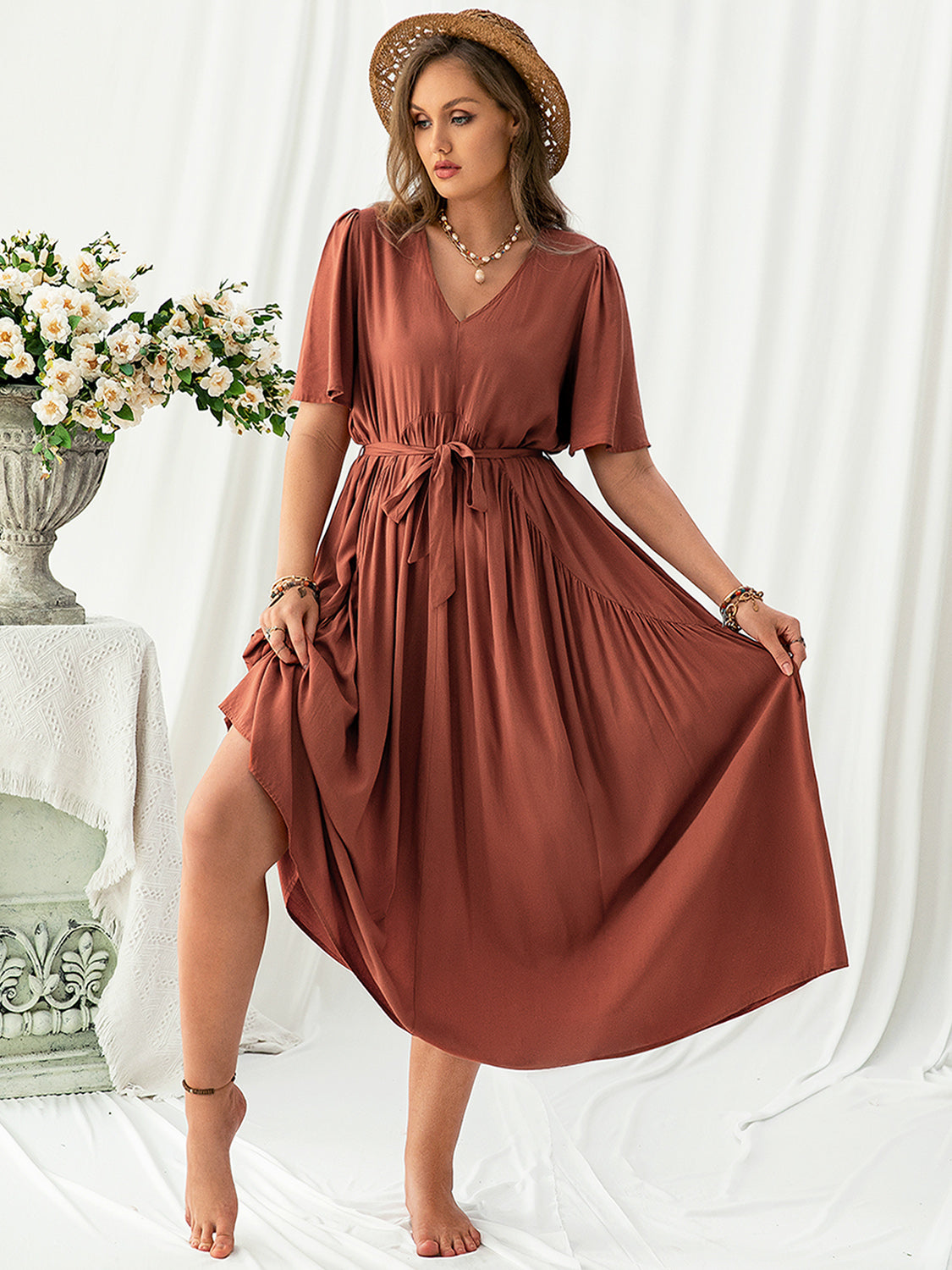 Vestido midi de talla grande con escote en V y mangas abullonadas