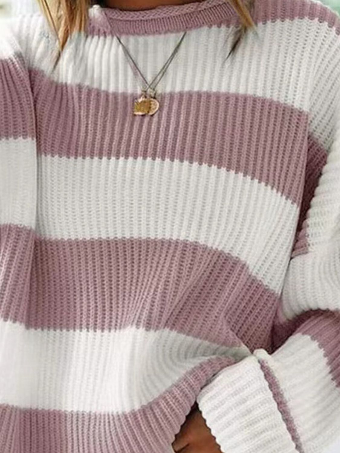 Suéter de cuello redondo y manga larga