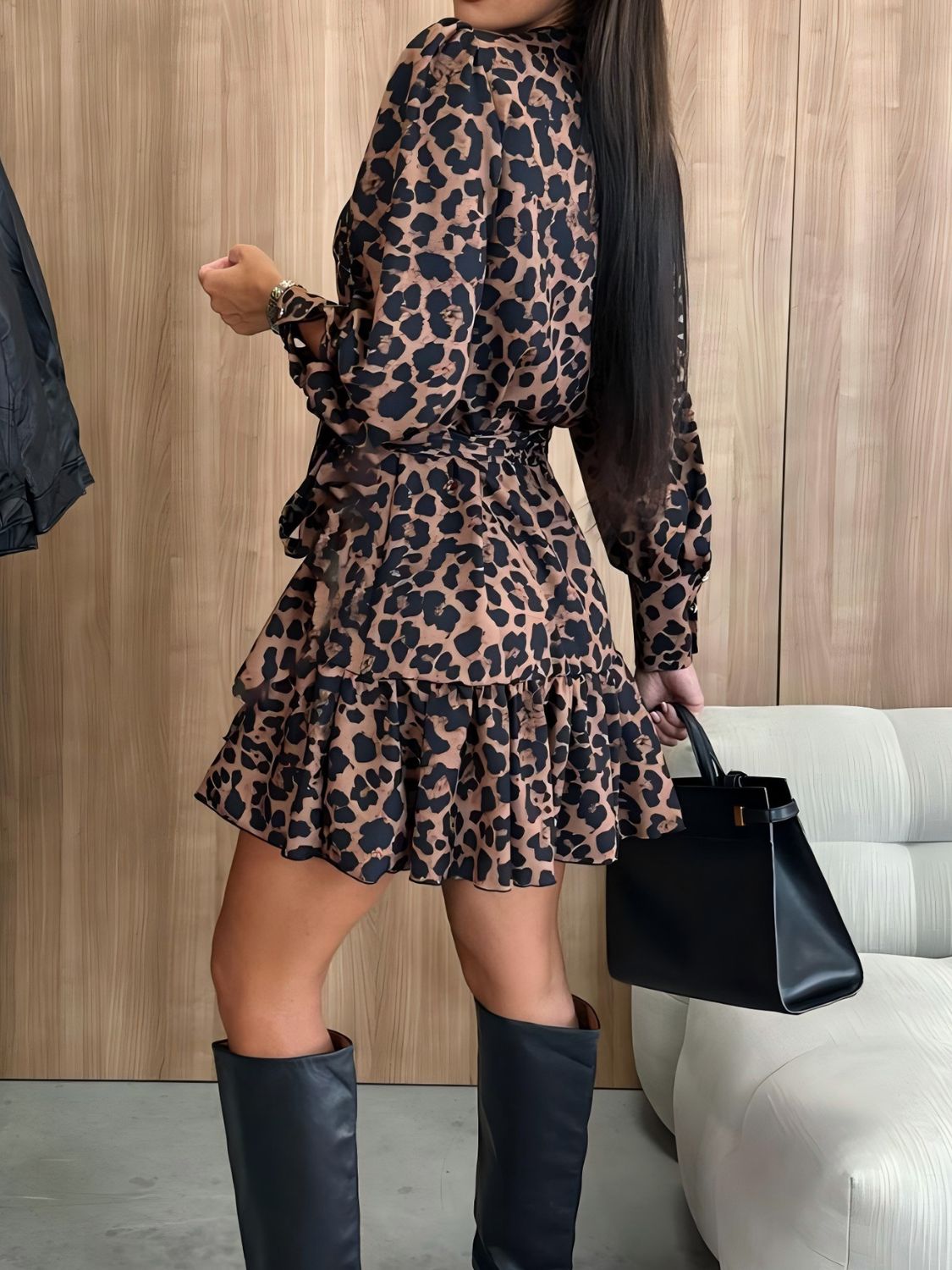 Vestido cruzado de manga larga con estampado de leopardo anudado