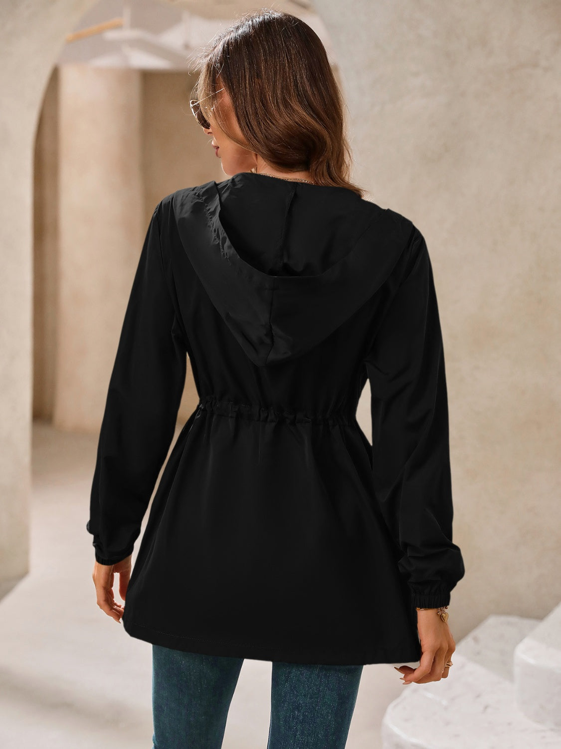 Cortavientos con capucha y manga larga impermeable para exteriores de Ivy Lane