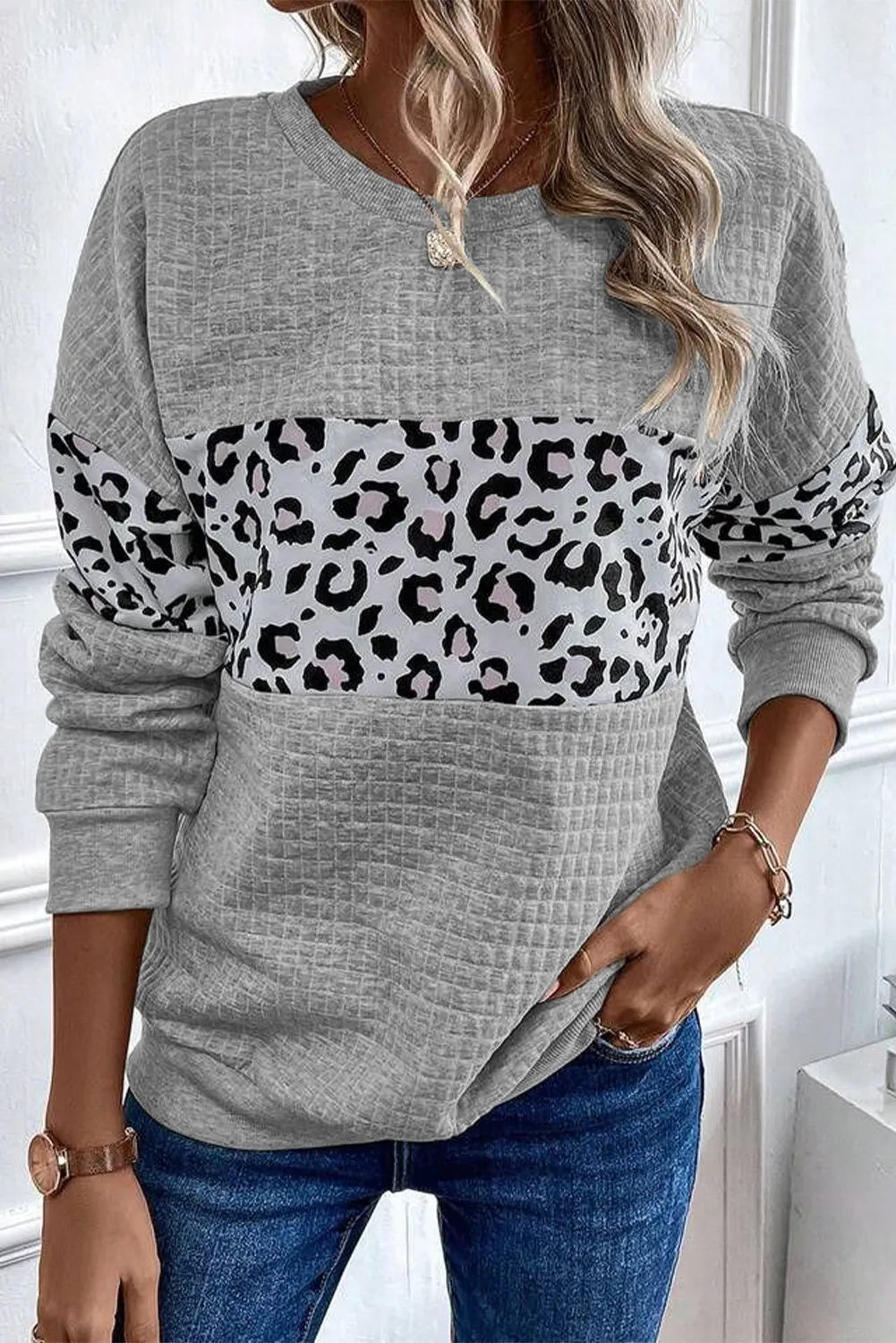 Sudadera de manga larga y cuello redondo con estampado de leopardo