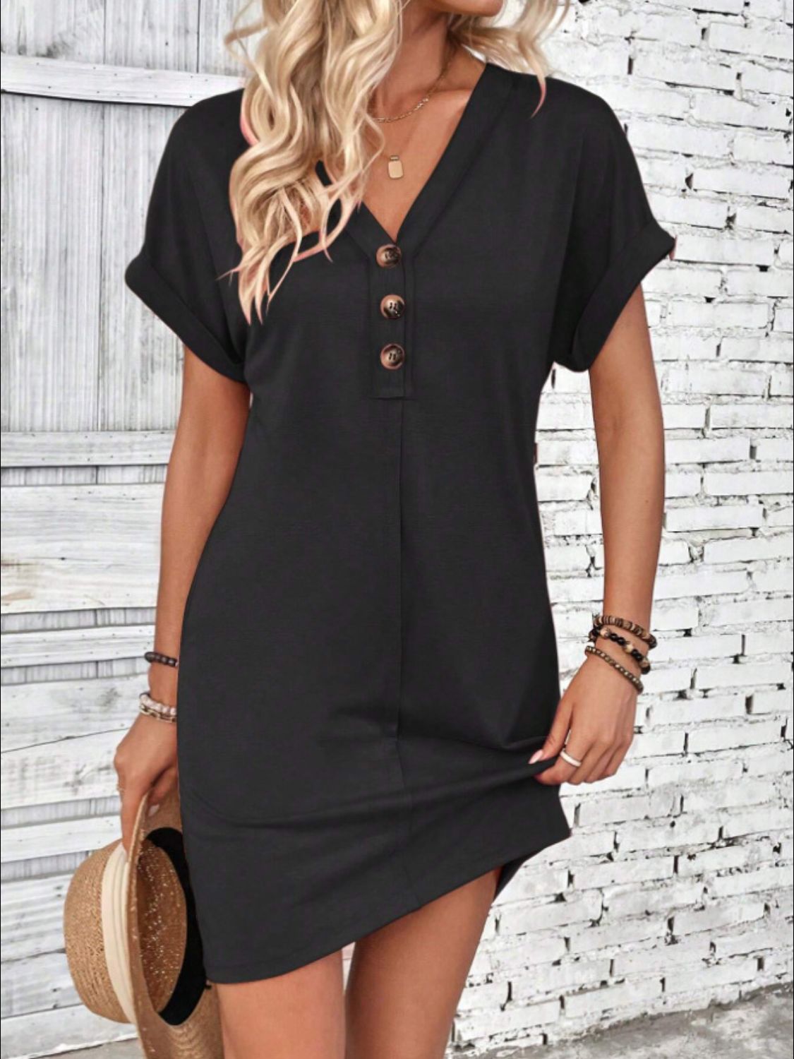 Vestido de manga corta con escote en V y botones de un cuarto