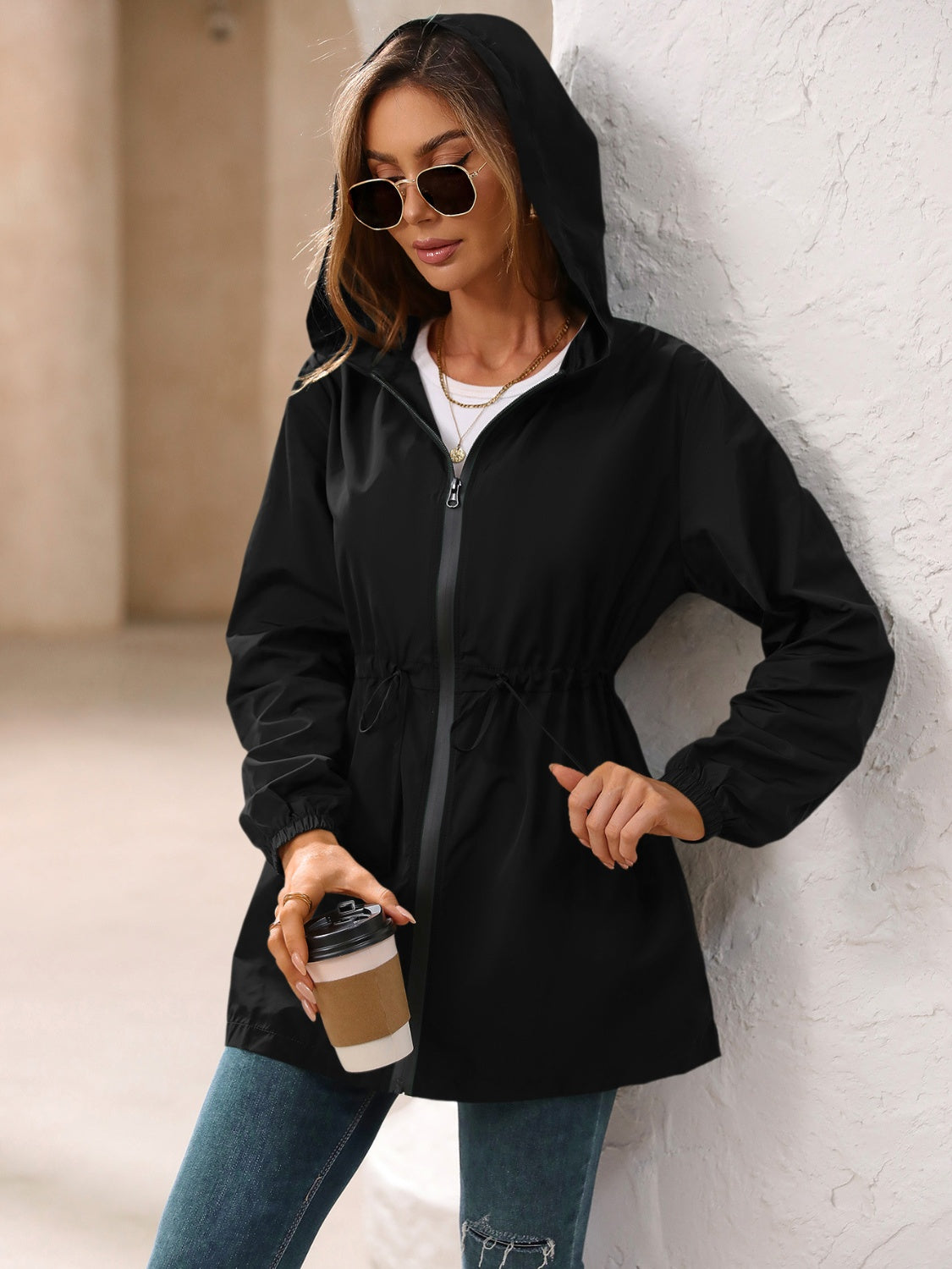 Cortavientos con capucha y manga larga impermeable para exteriores de Ivy Lane