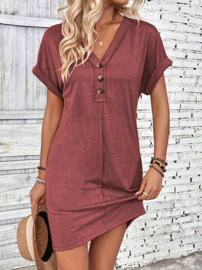Vestido de manga corta con escote en V y botones de un cuarto