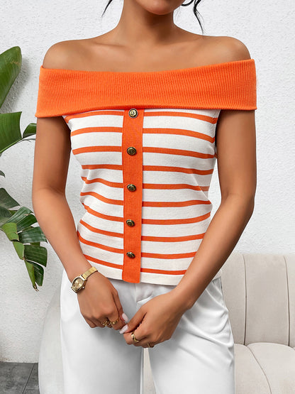 Blusa de punto con hombros descubiertos y rayas con botones decorativos