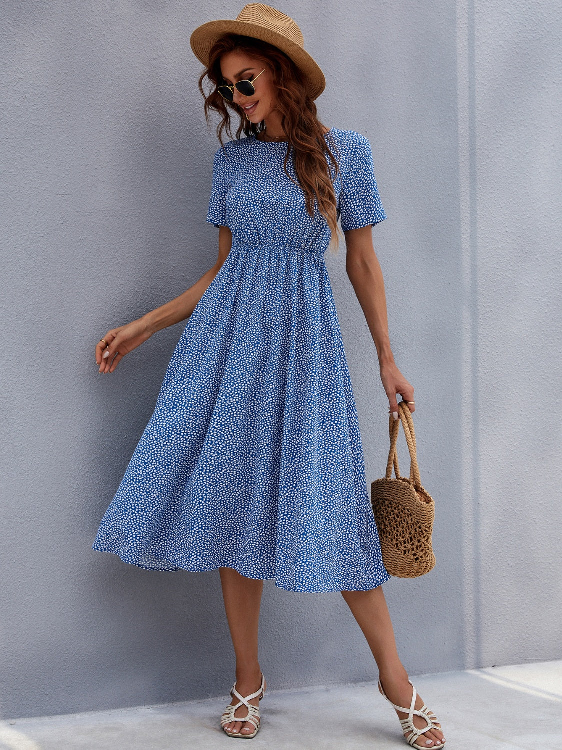 Vestido midi de manga corta con cuello redondo y estampado de miel