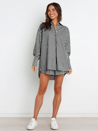 Conjunto de camisa y pantalones cortos a rayas con hombros caídos