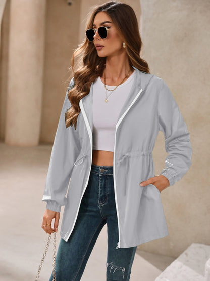 Cortavientos con capucha y manga larga impermeable para exteriores de Ivy Lane