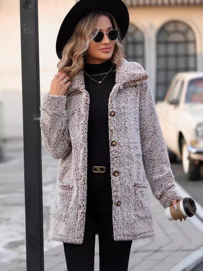 Chaqueta de felpa de manga larga con cuello y bolsillos