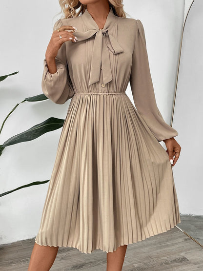Vestido de manga larga con lazo en el cuello y pliegues Perfee
