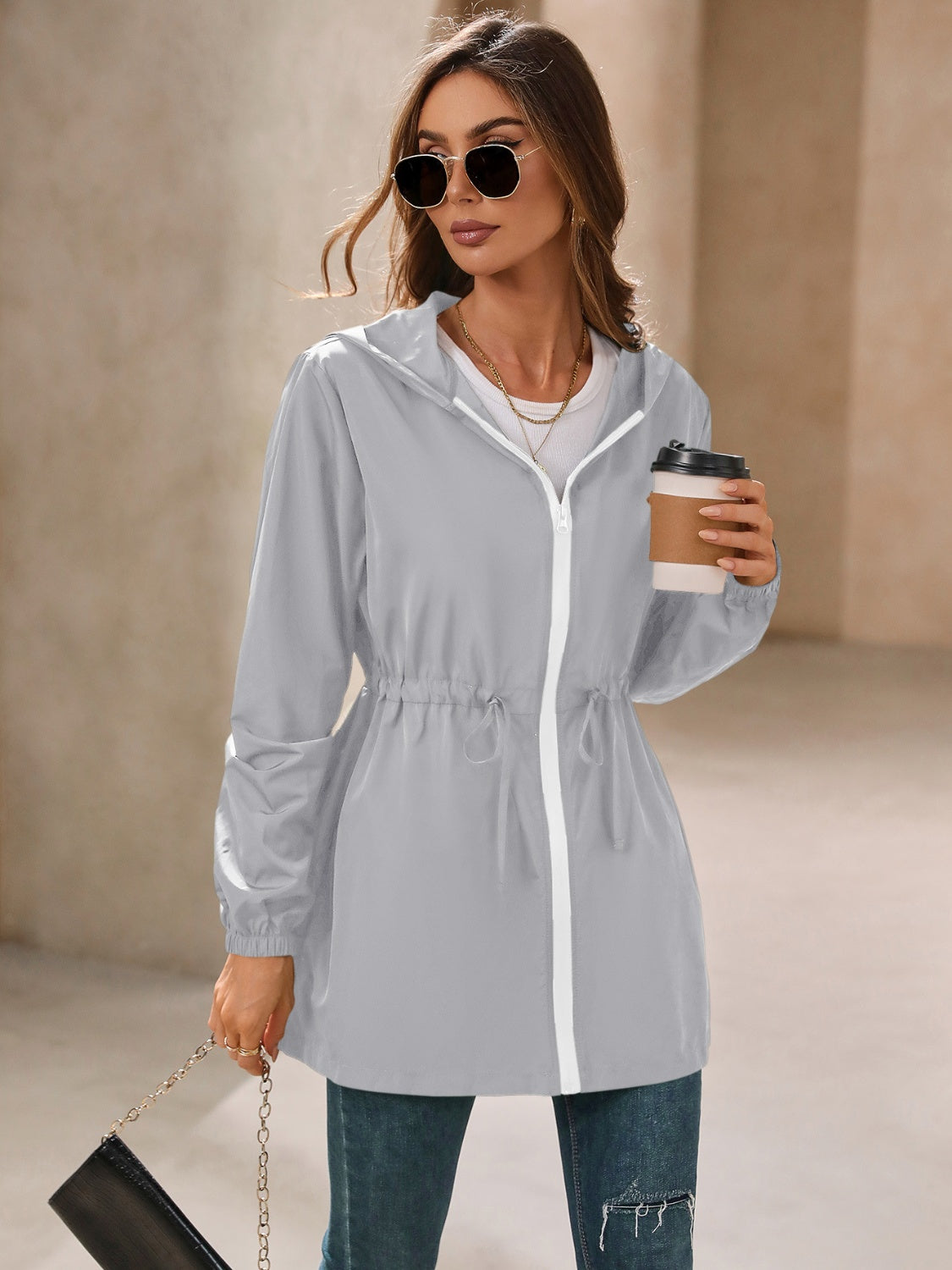Cortavientos con capucha y manga larga impermeable para exteriores de Ivy Lane