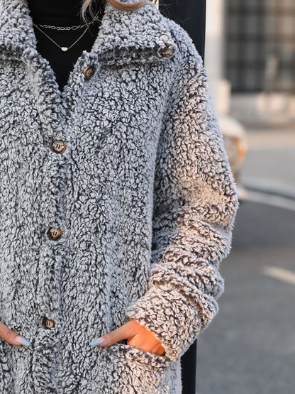 Chaqueta de felpa de manga larga con cuello y bolsillos