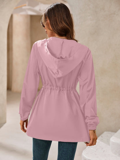 Cortavientos con capucha y manga larga impermeable para exteriores de Ivy Lane