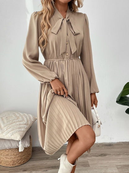 Vestido de manga larga con lazo en el cuello y pliegues Perfee