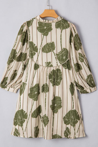 Vestido corto estampado con cuello anudado y mangas tres cuartos