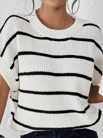 Top de punto de manga corta con cuello redondo y rayas